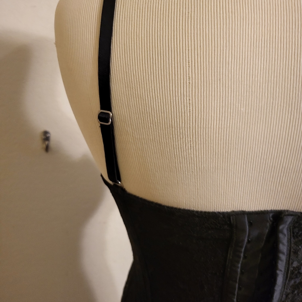 Frederick's of Hollywood Lace Corset - Picture 5 of 8